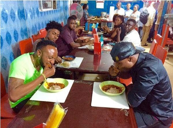 LMAO!! 6 Common Types Of People You Meet At A Nigerian Buka (No.1 Are Very Annoying)