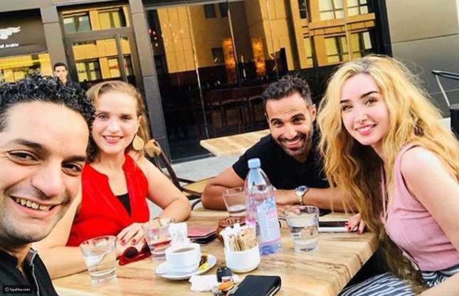 هل كشفت صور أحمد فهمي وهنا الزاهد عن قصة حبهما الخفية؟