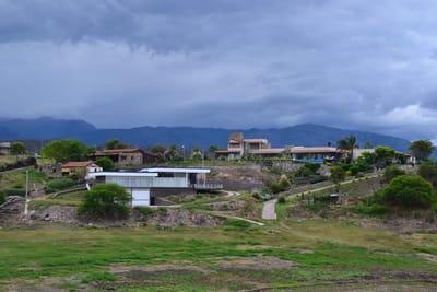 El Lugar image