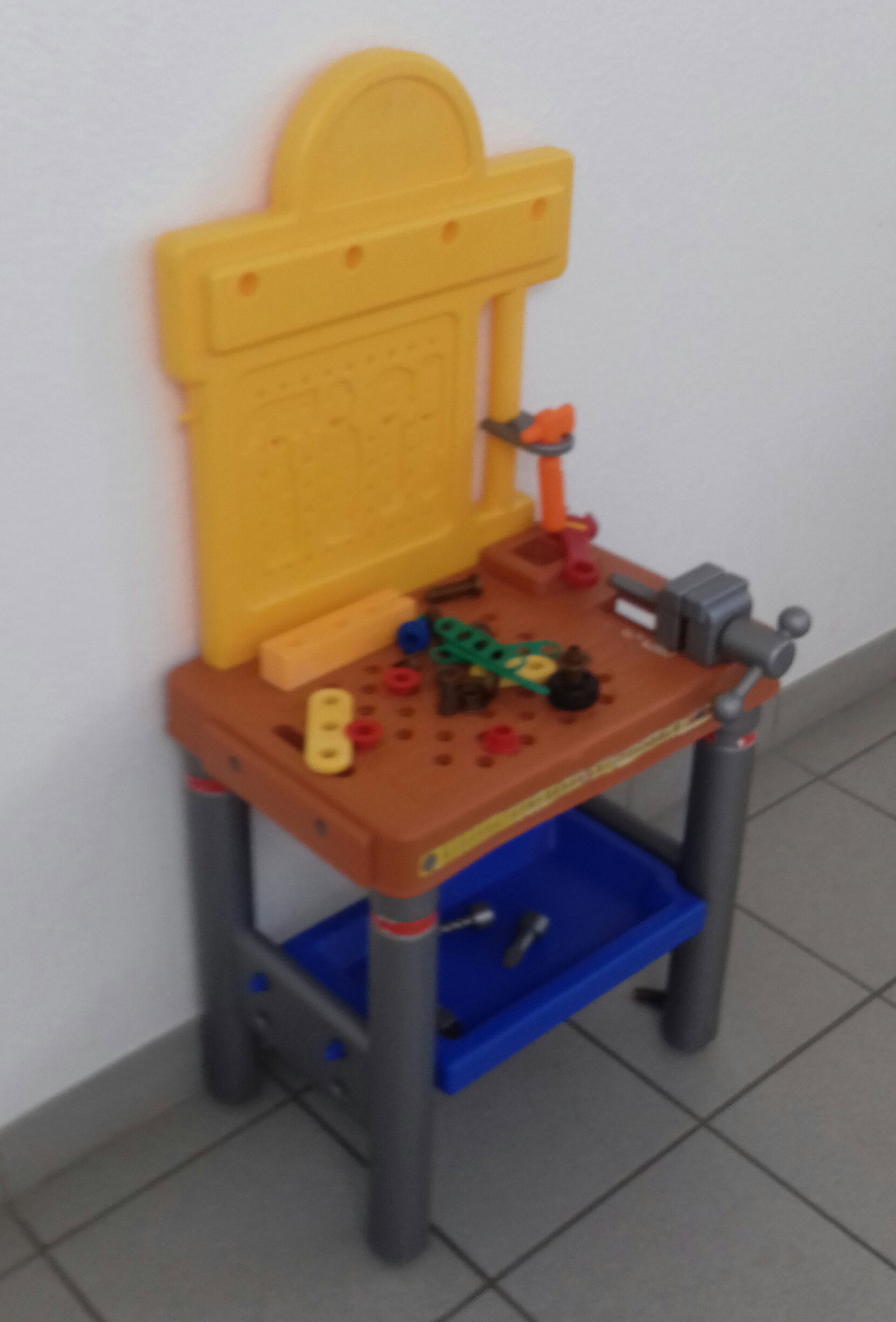 vIsser, dévisser, assembler...
