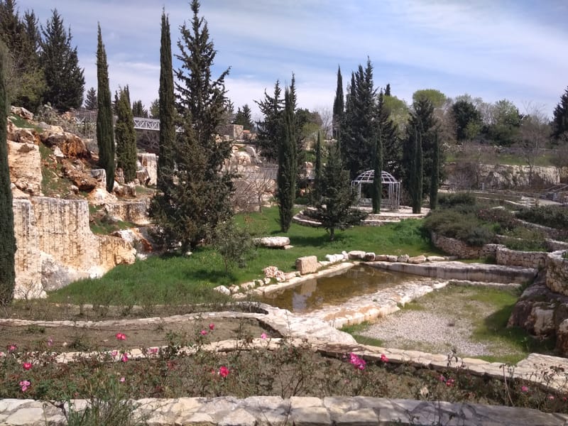 EN HÉBREU  יחידת דיור