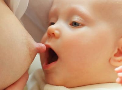 ¿Cómo garantizar un buen agarre al pecho?