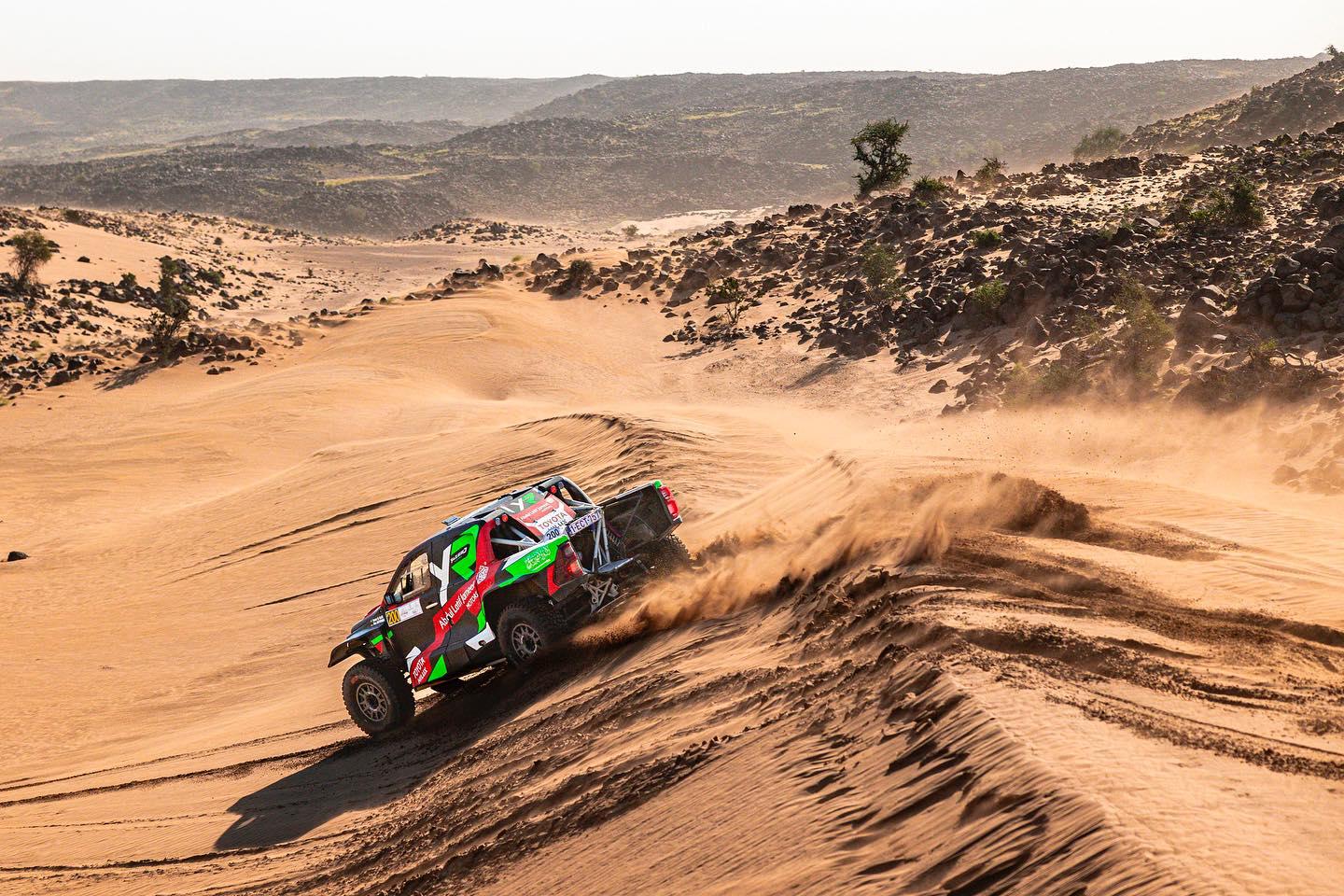 يزيد الراجحي بطل رالي جدة