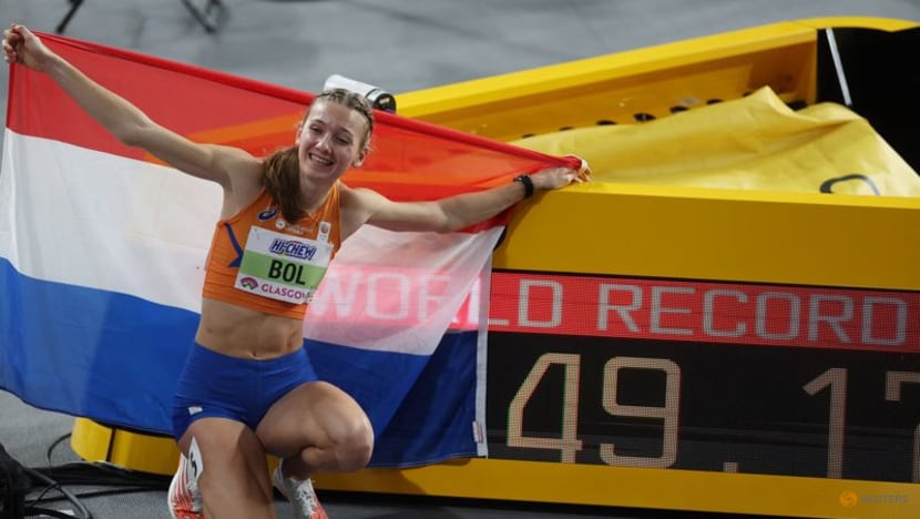 بول تحطم الرقم القياسي 
وفارهولم يتحطم أمام دوم