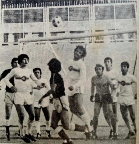 صورة عمرها ٤٩ عاما.
نجمة راسينغ بالاسود والابيض