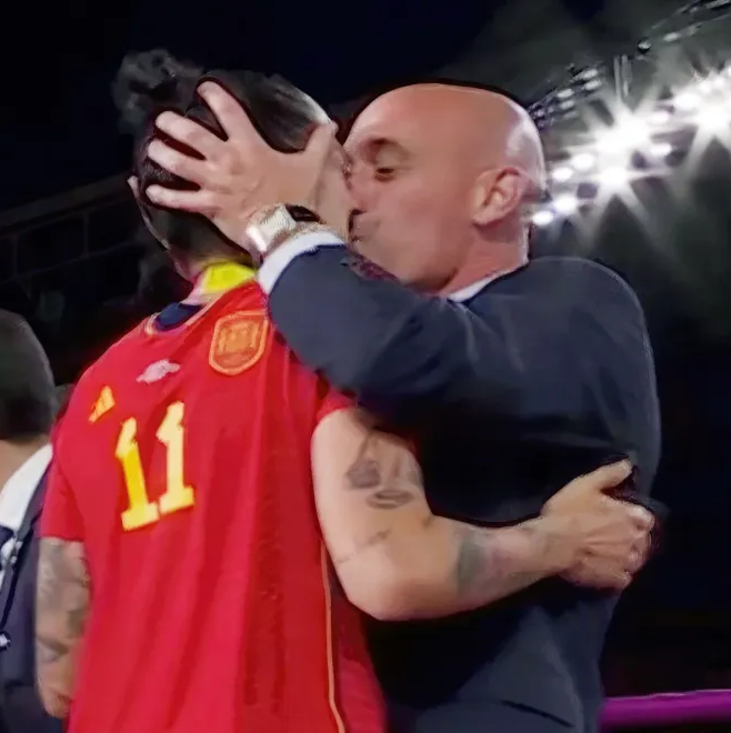 رئيس الإتحاد  الإسباني في السجن