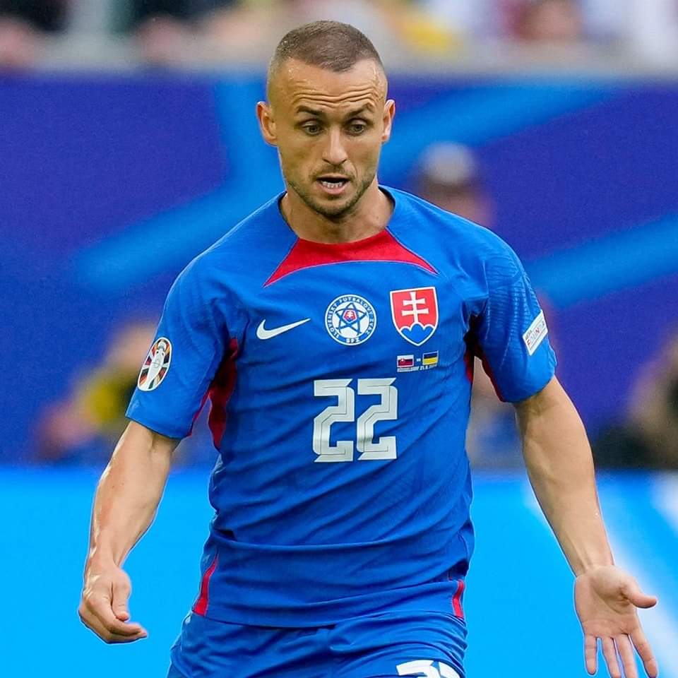 Barcelona signs Lobotka