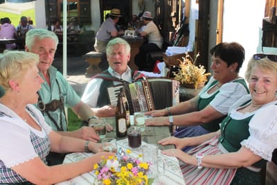 Faistenauer Sommerabend am Lindenplatz image
