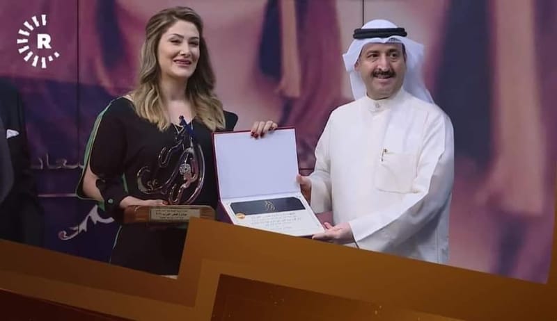 جائزة فخر العرب للعراقية الكردية هميلا عبد الستار