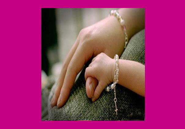 اليتيمة المكافحة: عنواني أمي / زاهدة العسافي