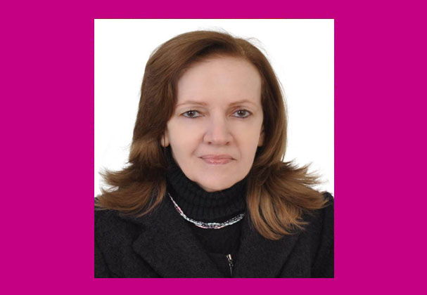 الصحافية ندى شوكت الفائزة بقلادة الإبداع الذهبية