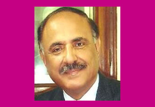 البزّاز يمنح الكاتب الصحفي زيد الحلي قلادة الإبداع