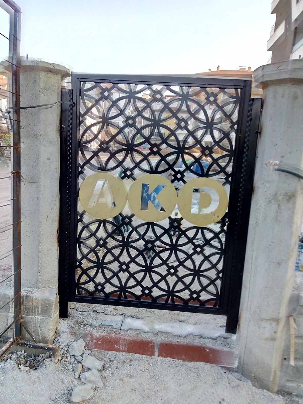 Lazer kesim bahçe kapısı