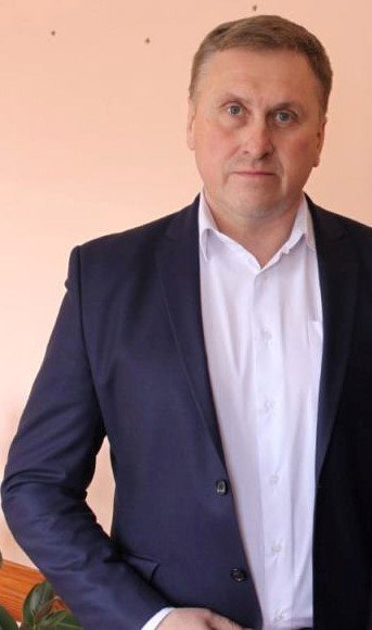 Керівник. Біографічна довідка