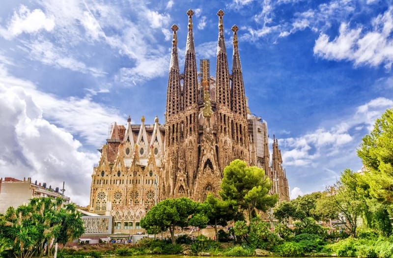 6 MISTAKES TO AVOID BEFORE VISITING SAGRADA FAMILIA IN BARCELONA