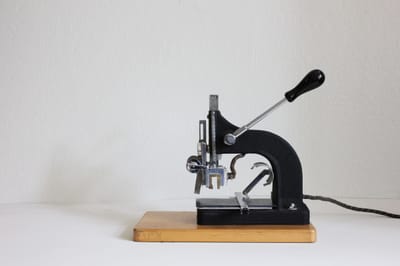 How Digital Decal Printing Singapore Is Different From Offset Printing