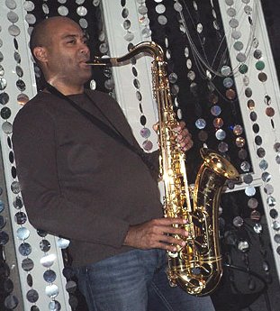 J SAX solo, duo et en groupe. Jazz, latin, pop, variétés, lounge.