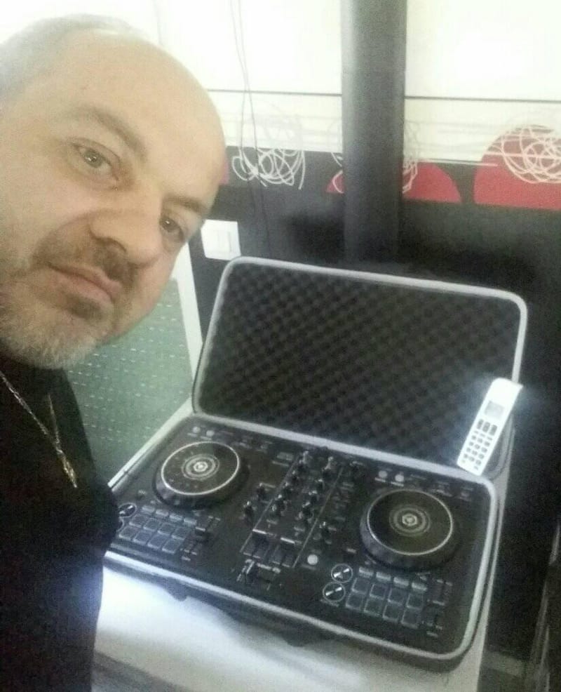 DJ ROB QU