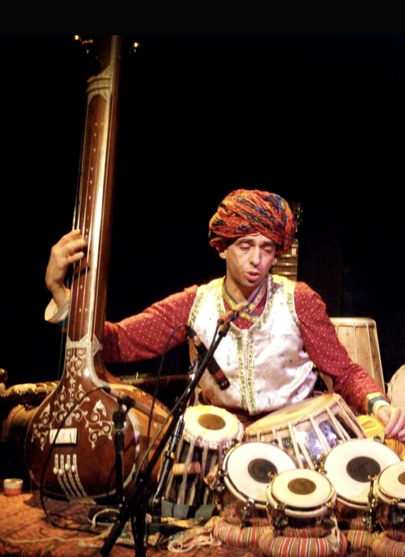 KA AM joueur de Sitar, chants et tablas, santour