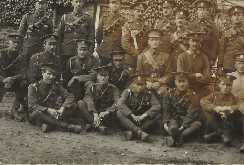 An Officer (centre second row), Serjeant Sid Bromfield (fourth from the left in the rear row), another NCOs and a number of Other Ranks of King Edward’s Horse in Service Dress circa 1914. They are equipped with 1903 pattern, Mounted Infantry leather 50 round .303 bandoliers and are wearing King Edward’s Horse headdress badges. The Other Ranks are wearing white lanyards over their right shoulders. Sergeant Bromfield is in the middle of the rear row and is wearing a signalers qualification badge above his rank chevrons and ‘B’ Squadron (British American) collar badges denoting his proud service in the former King’s Colonials.