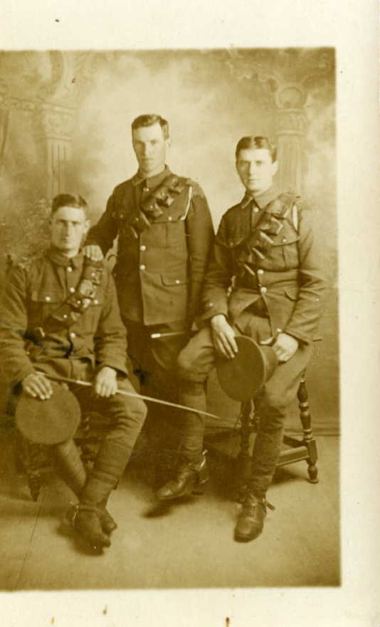 ROWEN, Frederick Joseph. 1488. KIA 25/09/1915. Seated with 2KEH pals.