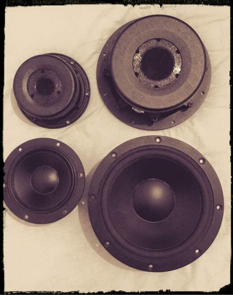 Transducers / Drivers: