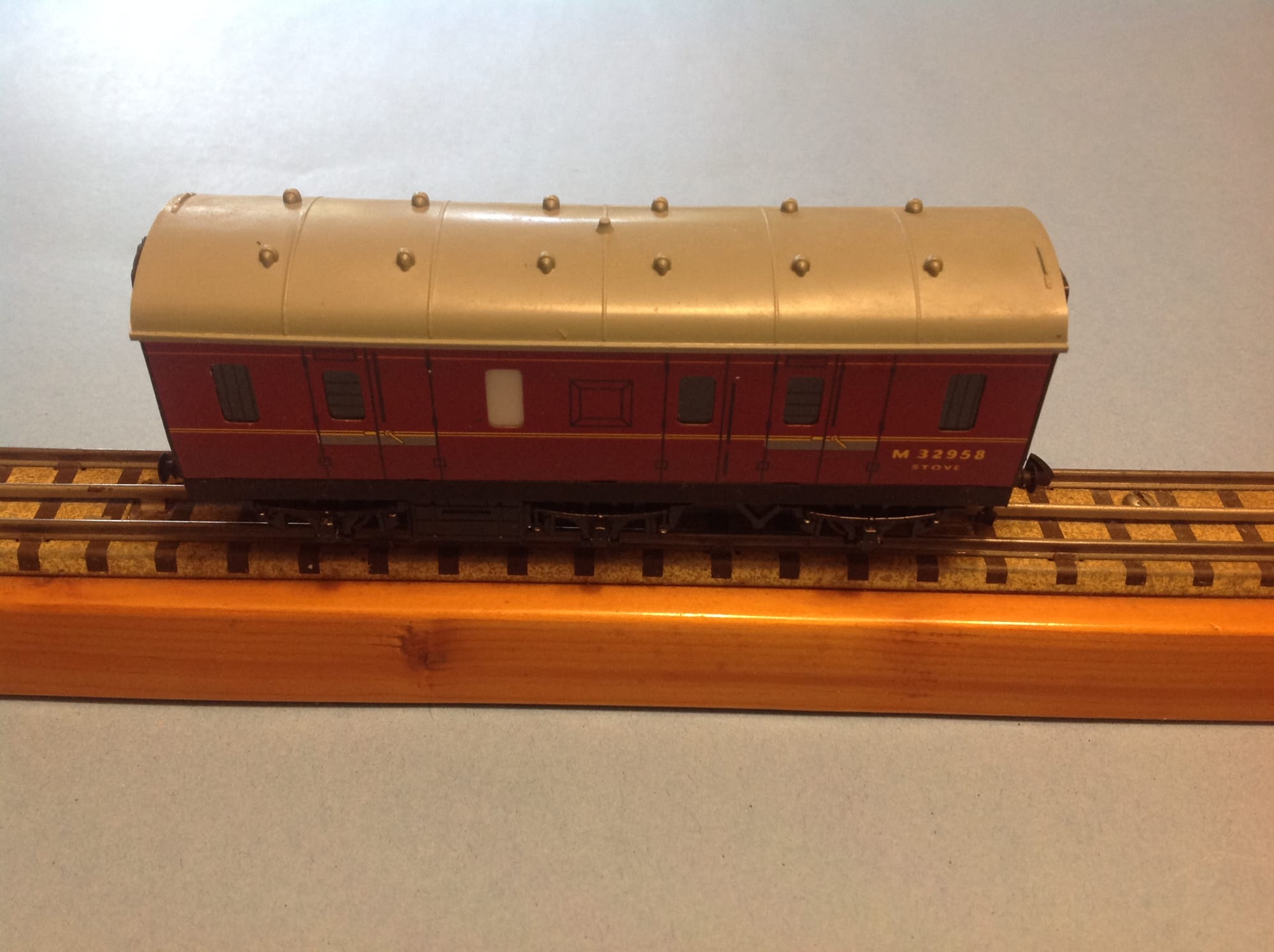 4076 Six Wheeled Passenger Brake Van