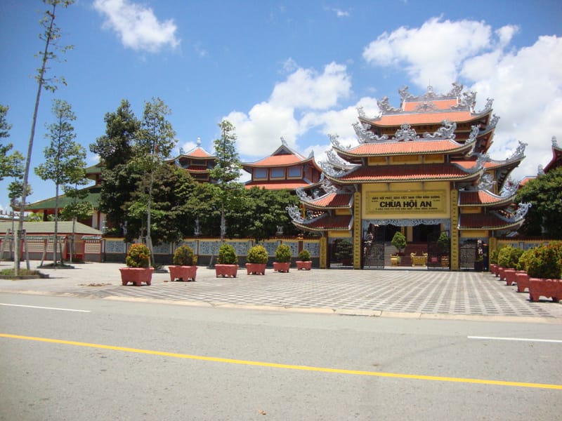 chùa hội an thành phố mới bình dương nơi tĩnh tâm cho 2 triệu người
