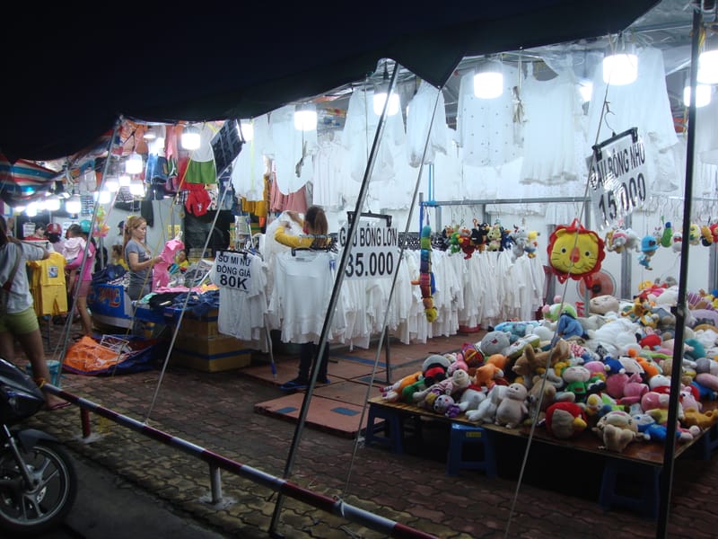 hội chợ nông dân ở bờ kè đường ngô quyền lái thiêu bình dương gần ngả 3 quốc lộ 13 và siêu thị điện máy nguyễn kim