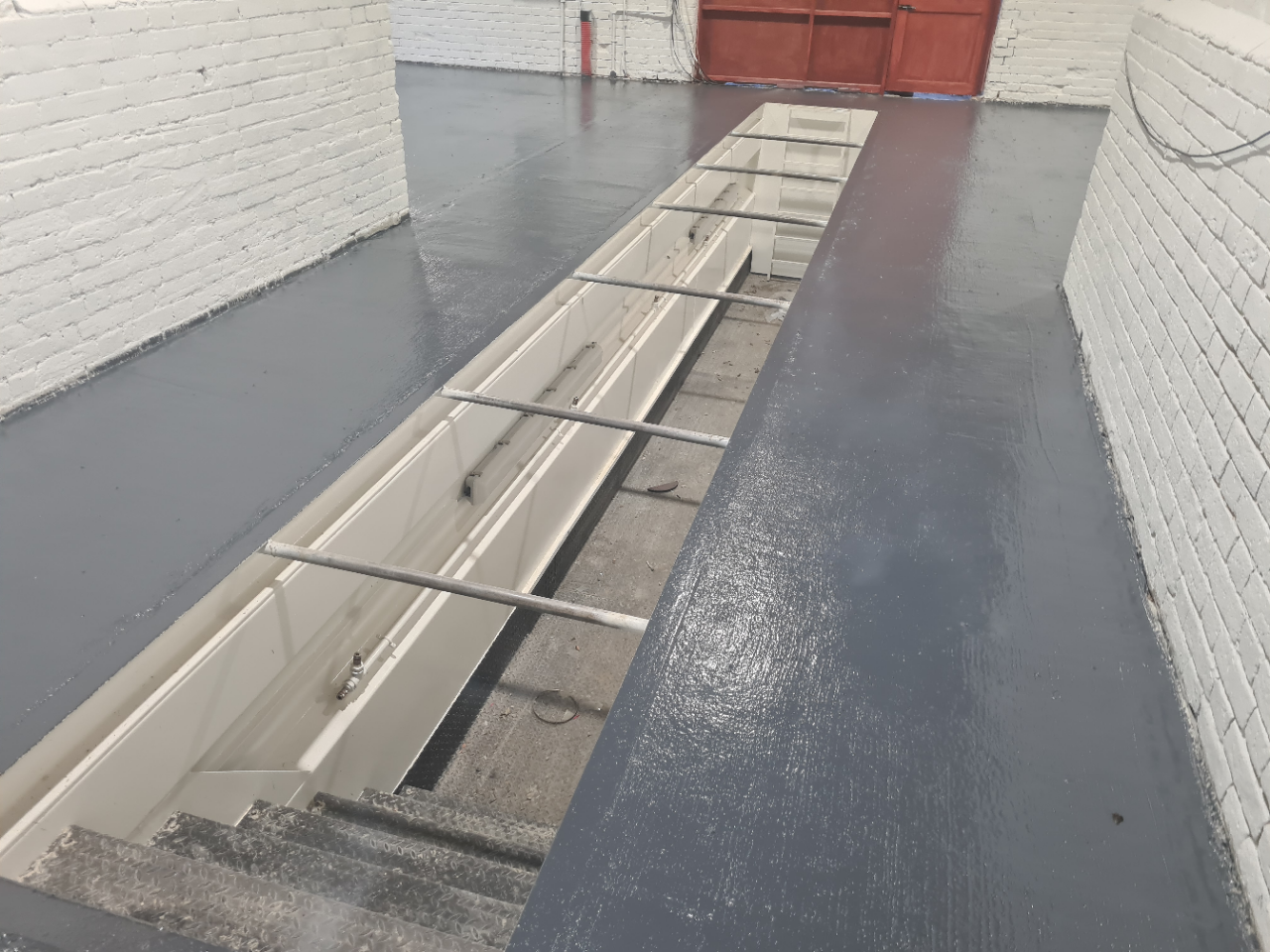 Floor paints were applied and the interior of the building decorated.