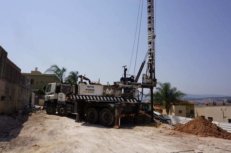 קירות תמך על גבי מדרון 