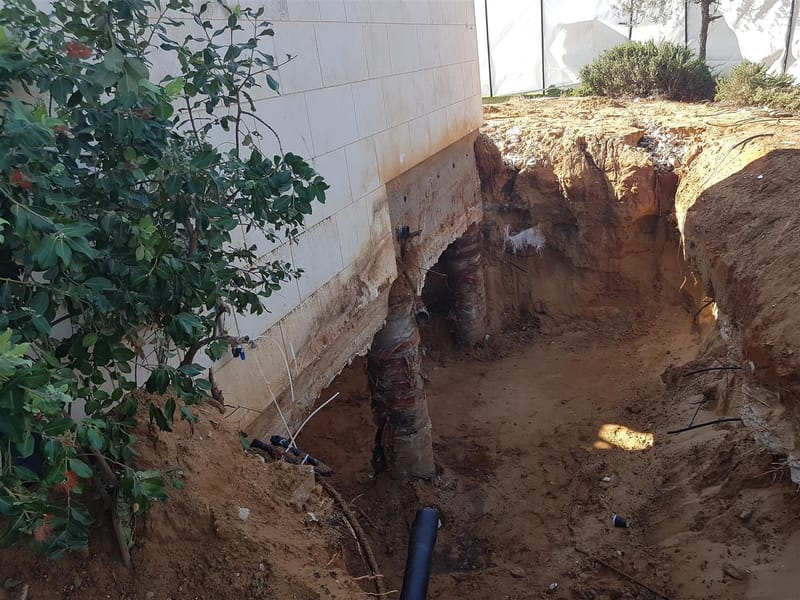 חיזוק היסודות והוספת בור טבילה בתוך מבנה