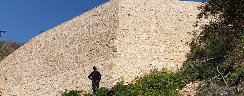 קירות תמך על גבי מדרון 