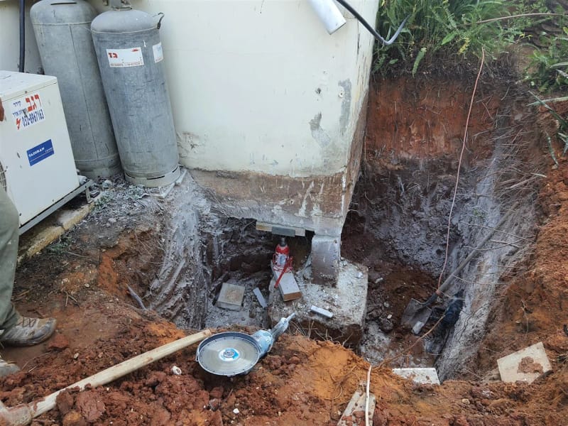 חיזוק יסוד שוקע בכפר פינס