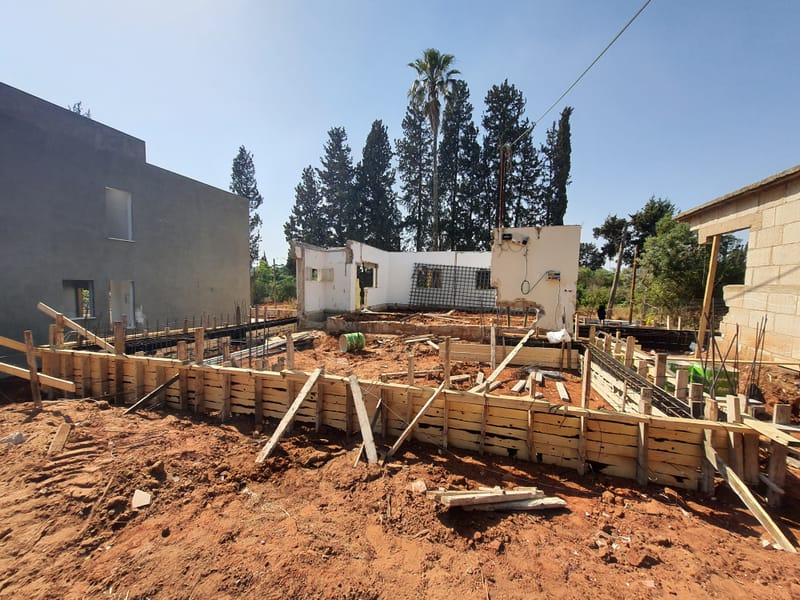 חיזוק יסודות וטיפול יסודי למבנה ישן בפרדס חנה