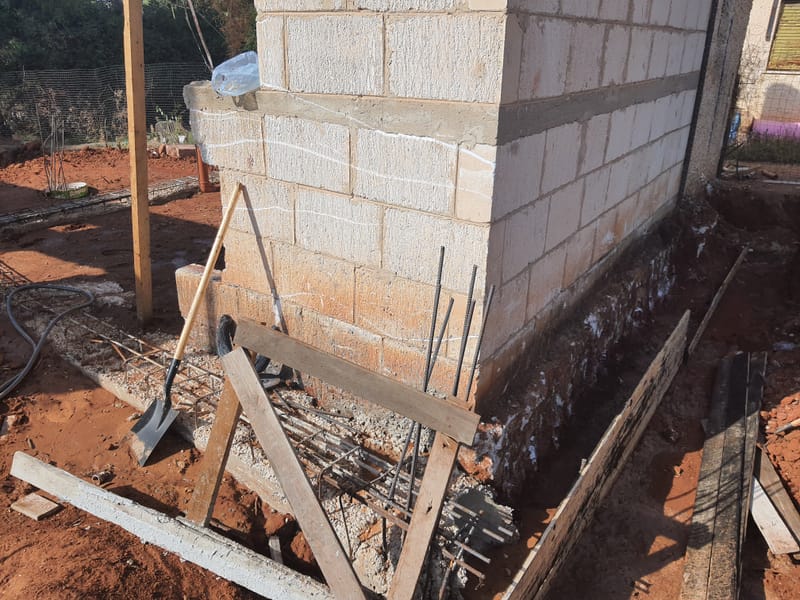 חיזוק יסודות וטיפול יסודי למבנה ישן בפרדס חנה