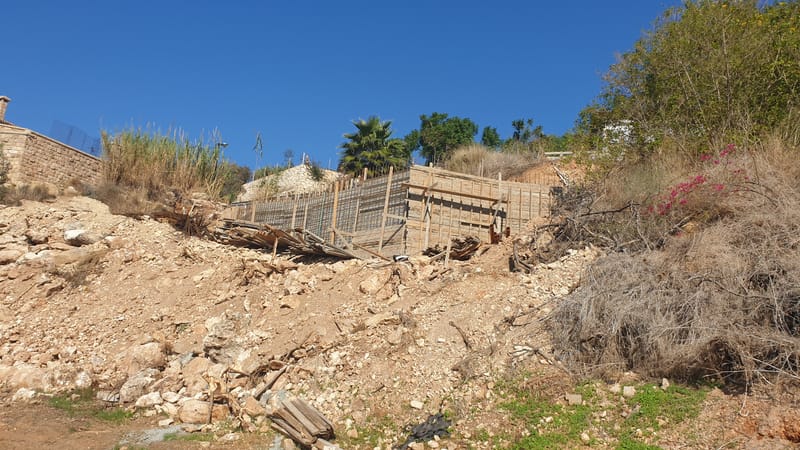 קירות תמך על גבי מדרון 