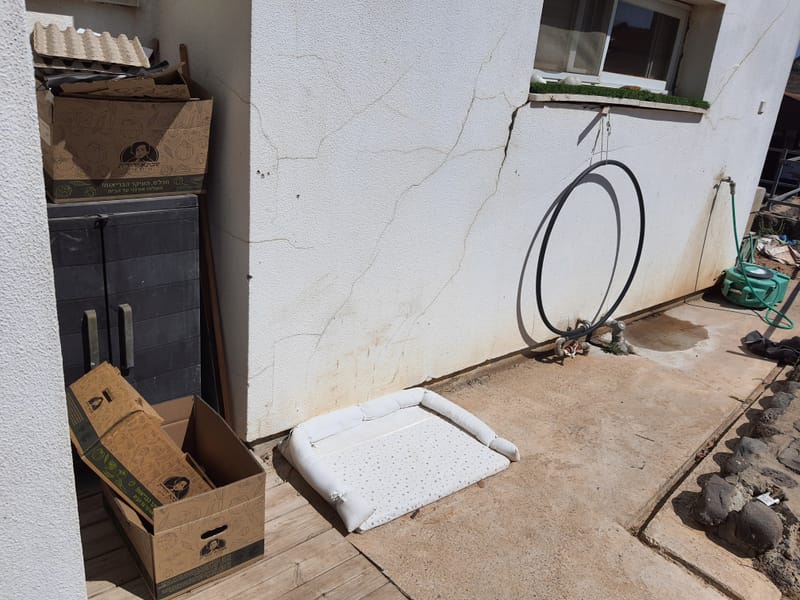 שיקום יסודות במבנה סדוק 