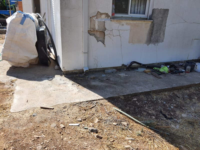 שיקום יסודות במבנה סדוק 