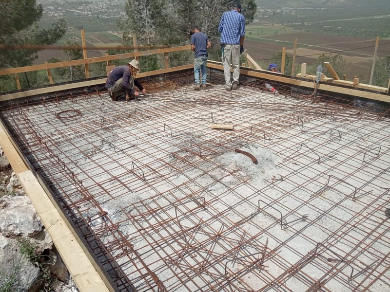 מקווה במעוז צבי - נבנה על גבי סלעים ללא יסודות