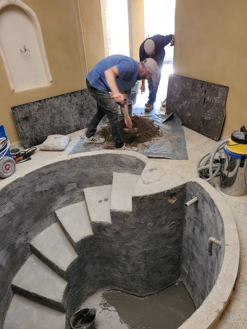 מקווה במעוז צבי - נבנה על גבי סלעים ללא יסודות