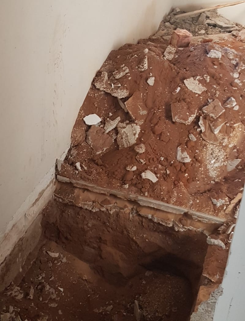 חפירה בתוך מבנה קיים חיזוק היסודות לצורך הוספת קומה