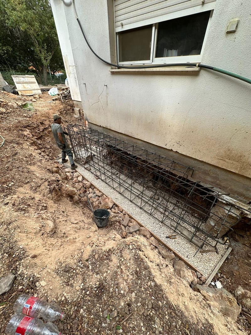 שיקום יסודות במבנה סדוק 