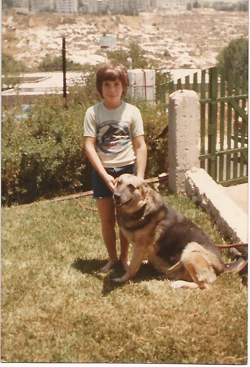 תומר גבזה עם הכלבה ליידי 1984
