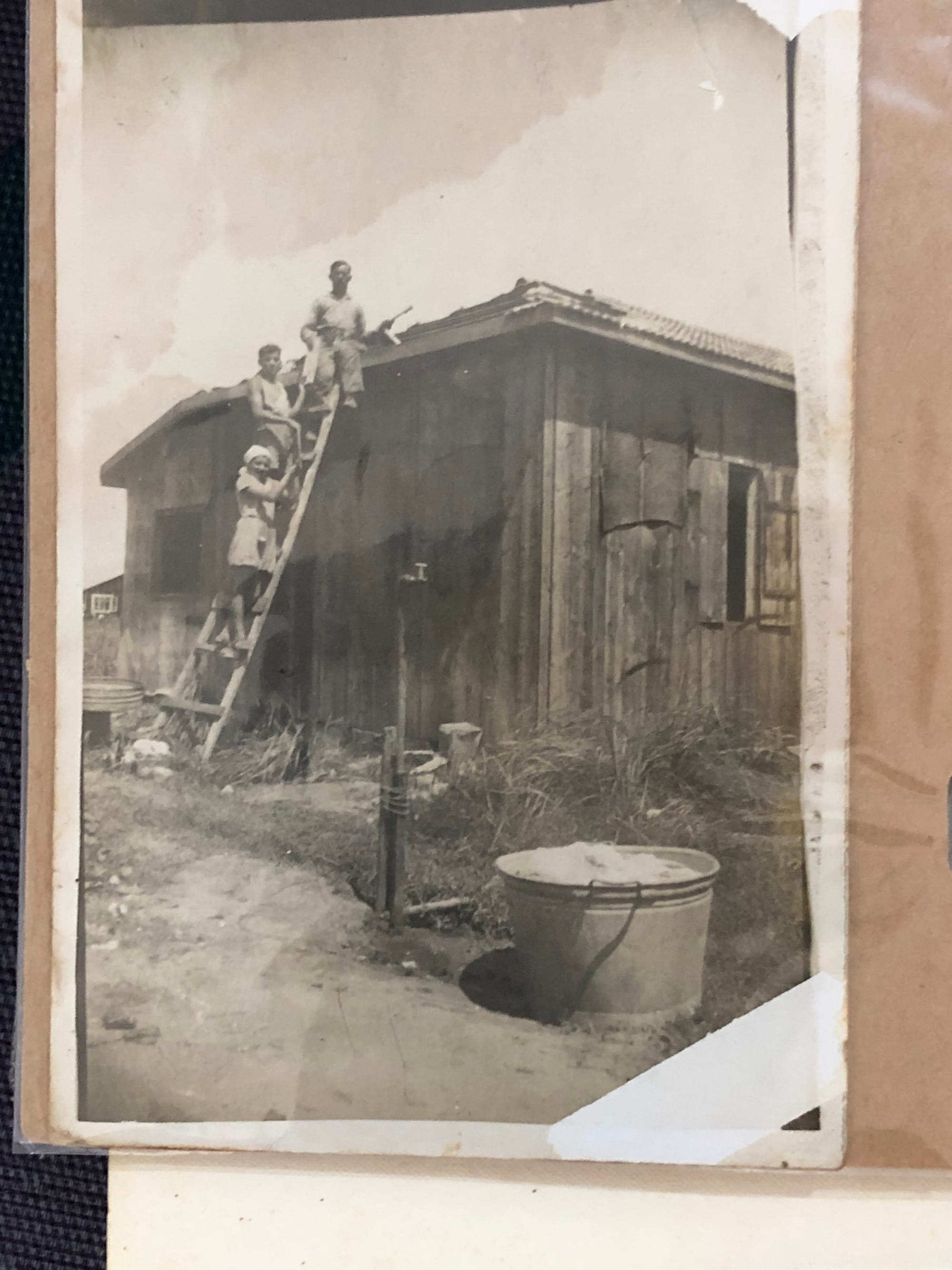בנית צריף ברעננה 1935