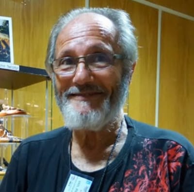 אמן החודש עמנואל זוהר