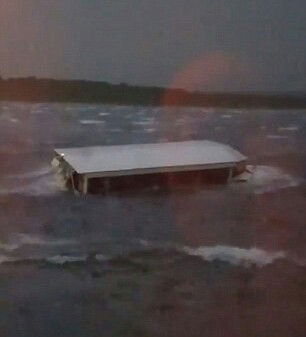 Eleven dead, several injured as duck-boat carrying 31 capsizes on Missouri lake