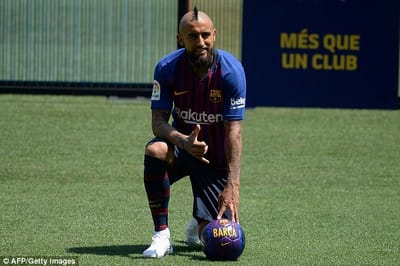 Barcelona signs Arturo Vidal from Bayern Munich