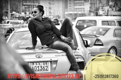 السواقه ساره سياره كورولا