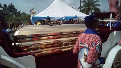 What recession? Nigerian billionaire buries his father in pure gold coffin (see photos)